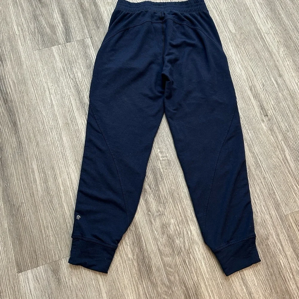 Lululemon Navy Blue Joggers Pants With Zipper Pockets and Stretch Waistband - Picture 4 of 10